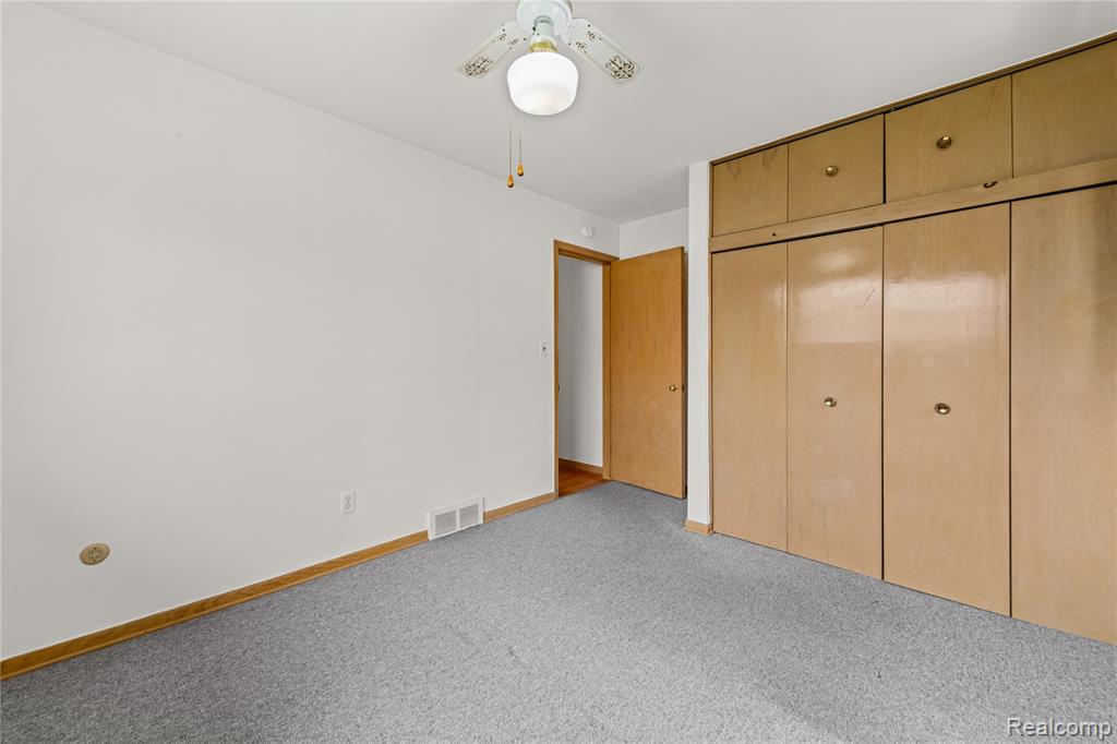 25629 Ridgeway Street, Dearborn Heights, MI 48127 — Photo 10