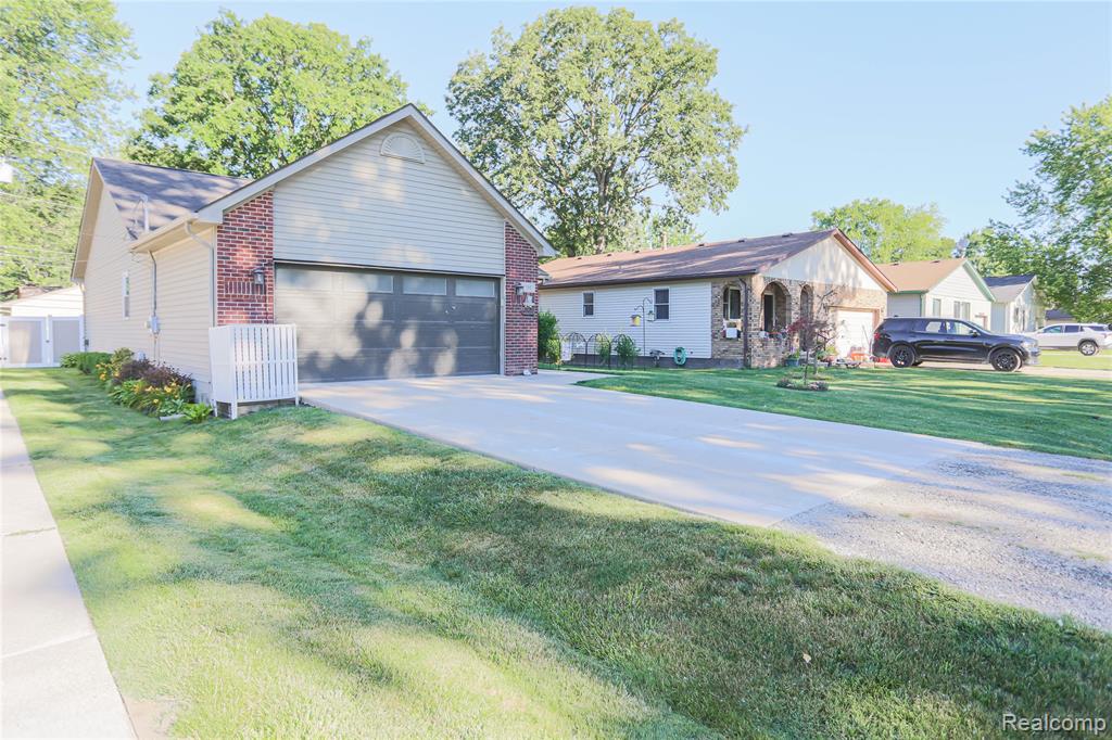 39567 Macomber Street, Harrison Township, MI — Photo 3