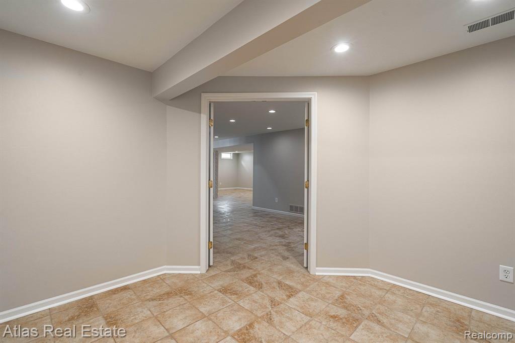 344 WOODLAND Drive, Saline, MI 48176 — Photo 42