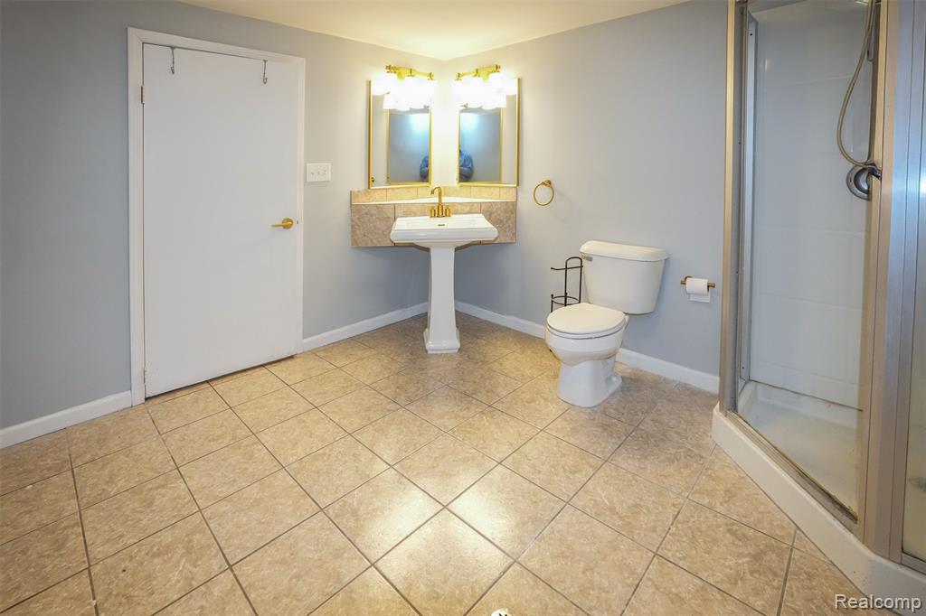 5783 Williamsburg Court, Waterford, MI 48327 — Photo 44