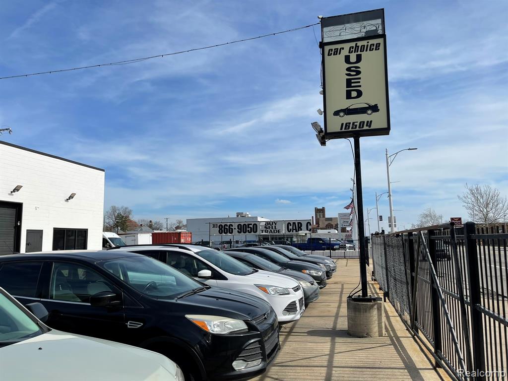 16504 Woodward Avenue - Photo 4