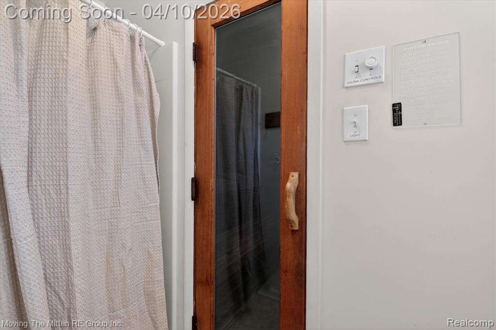 8672 Hemlock Court, Ypsilanti, MI 48198 — Photo 19