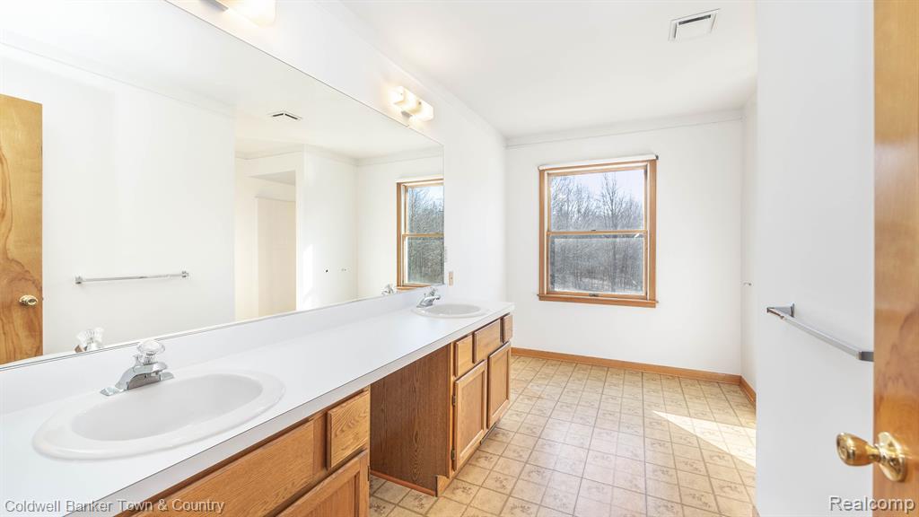 5427 OAK GROVE Road, Howell, MI 48855 — Photo 32
