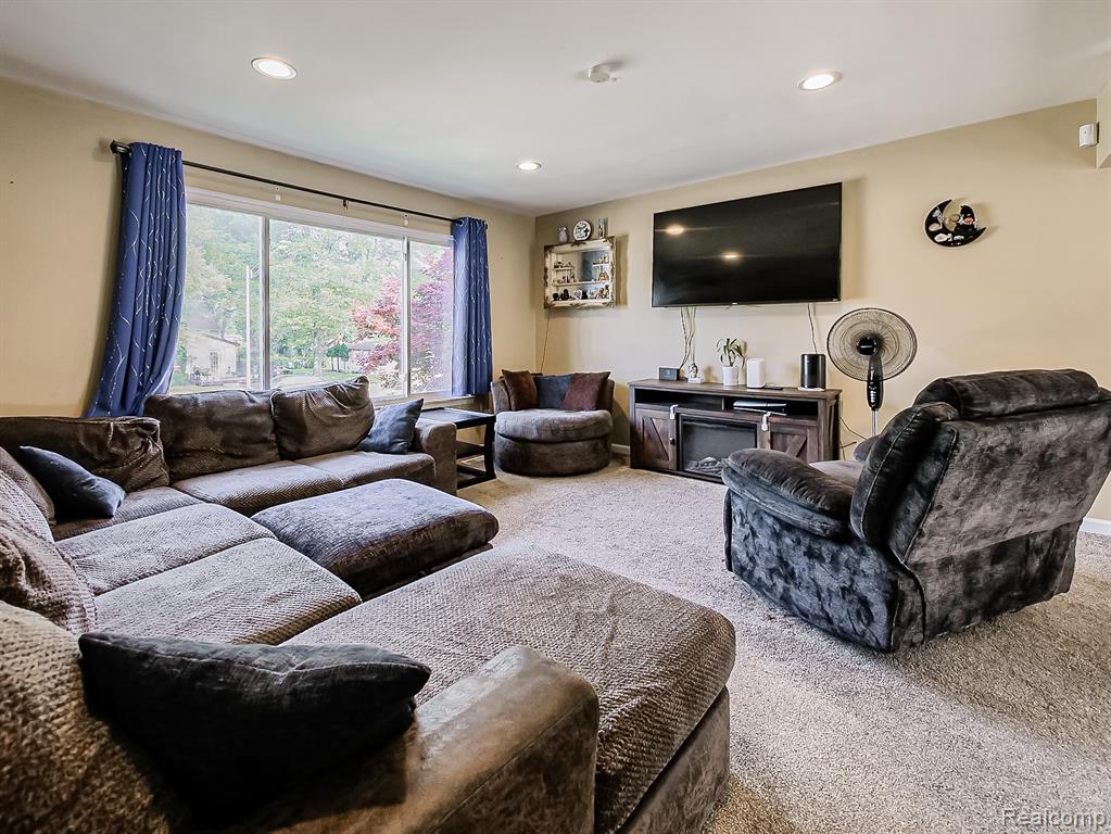 900 Surrey Heights, Westland, MI 48186 — Photo 5