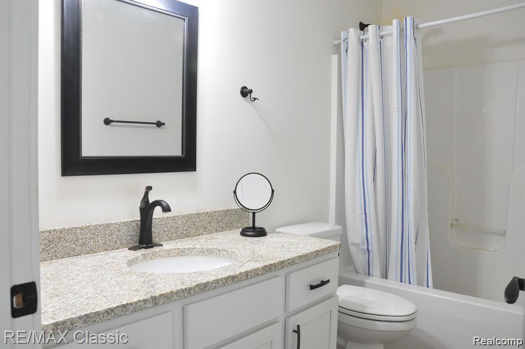 5050 Island Shore Drive, Pinckney, MI 48169 — Photo 32
