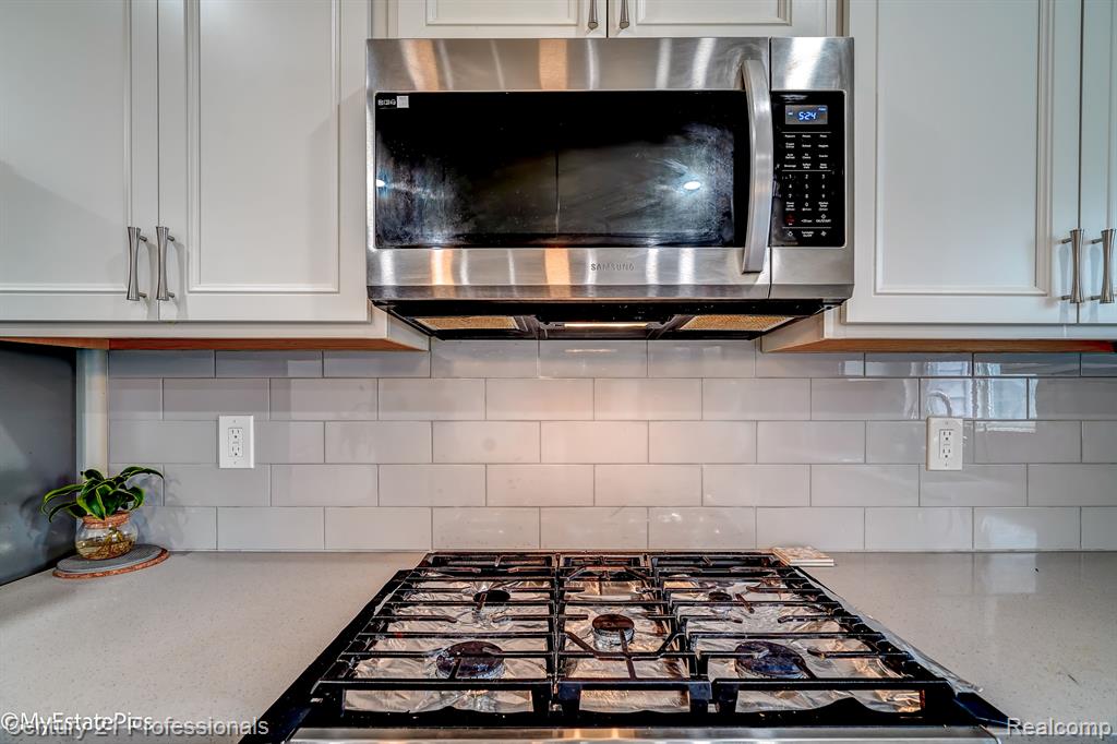 6044 FIELDSTONE Circle, South Lyon, MI 48178 — Photo 20