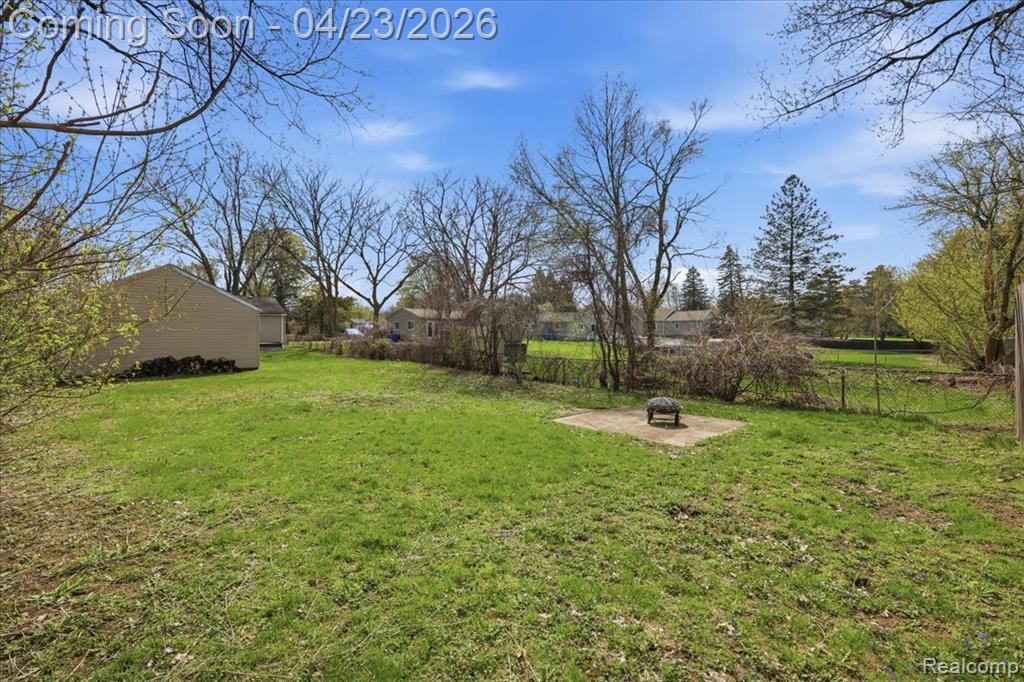 4008 Woodmere Drive, Waterford, MI 48329 — Photo 29