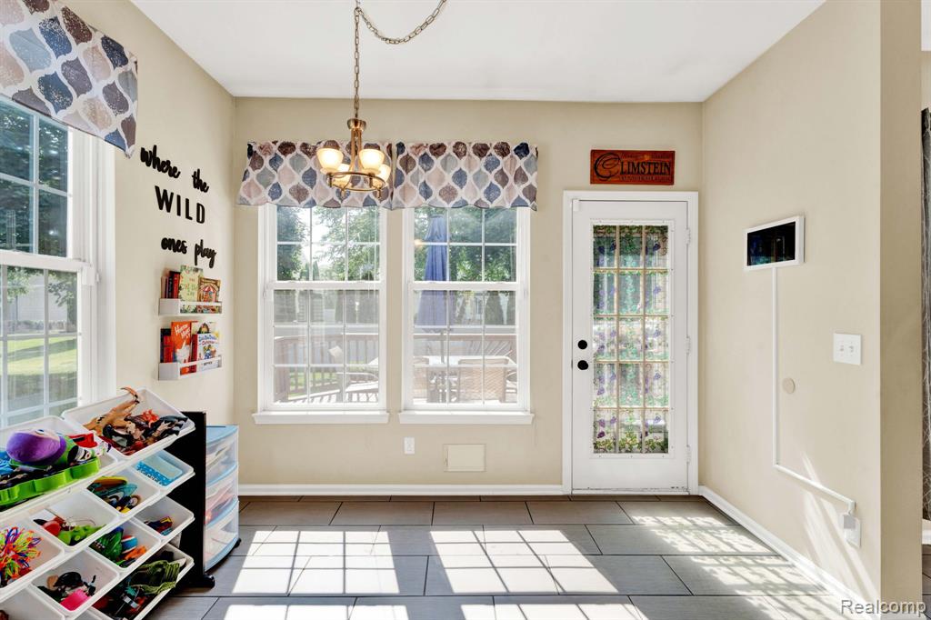 8155 Parkside Drive, Westland, MI — Photo 17