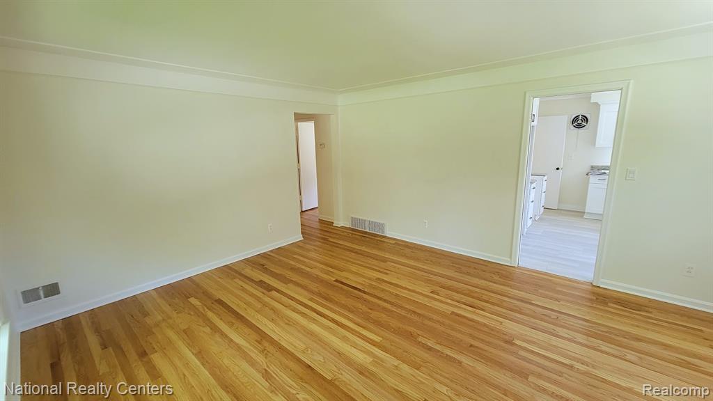 9030 Hemingway, Redford, MI 48239 — Photo 5