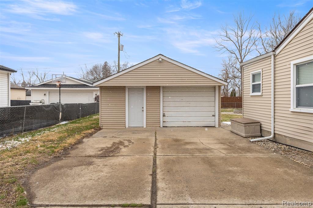 4976 Weddell Street, Dearborn Heights, MI 48125 — Photo 28