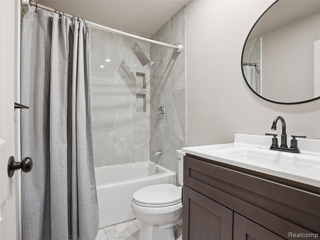 8568 Janis Street, Shelby Twp, MI 48317 — Photo 20