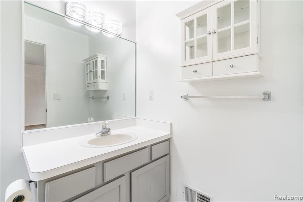 7205 Kempa Street, Romulus, MI 48174 — Photo 32