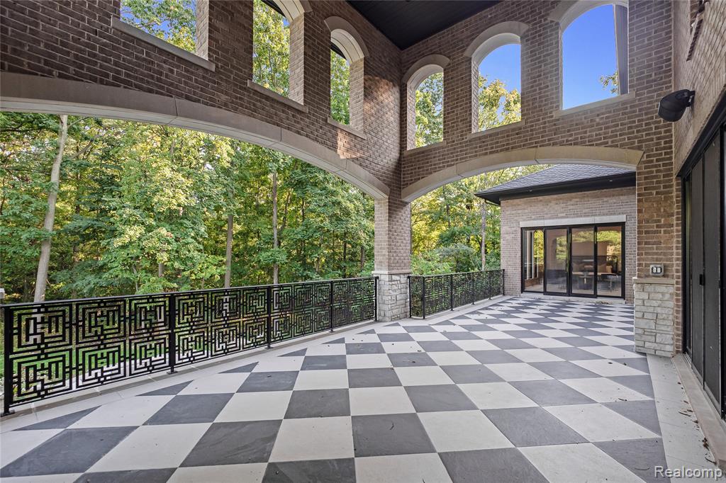 559 Barrington Park Drive, Bloomfield Hills, MI 48304 — Photo 50
