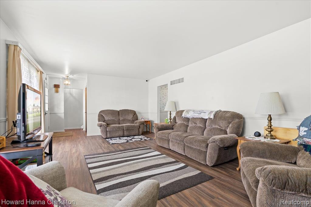 7247 N State Road, Owosso, MI 48867 — Photo 11