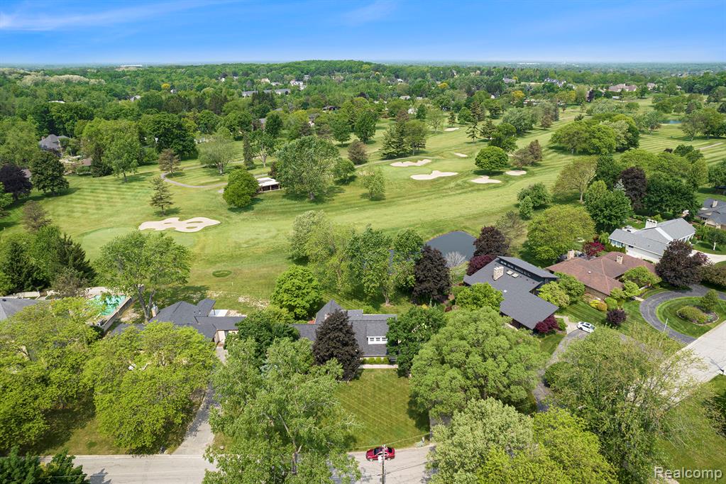9818 BURNING TREE Drive, Grand Blanc, MI 48439 — Photo 50
