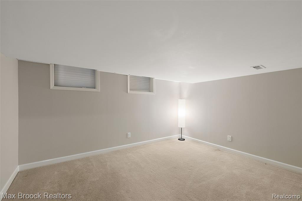 4627 Sunningdale Drive, Bloomfield Hills, MI 48302 — Photo 30