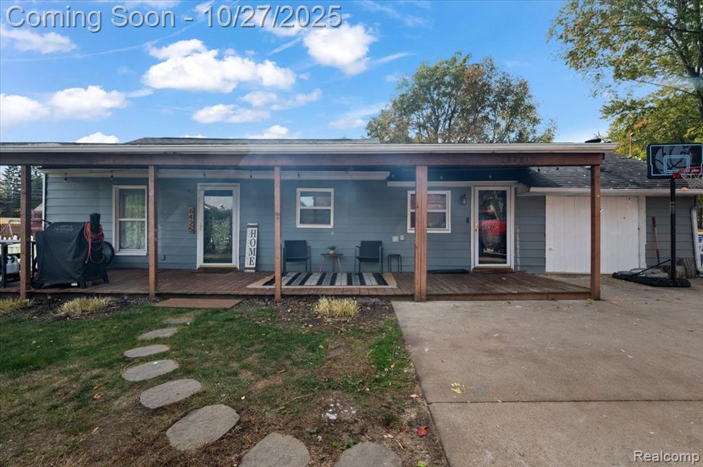 6425 Simmons Road, Waterford, MI 48327 — Photo 2