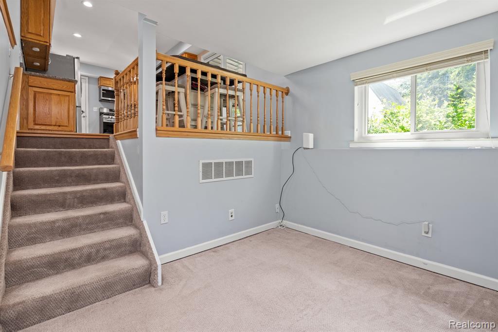 43057 Bond Court, Sterling Heights, MI 48313 — Photo 54