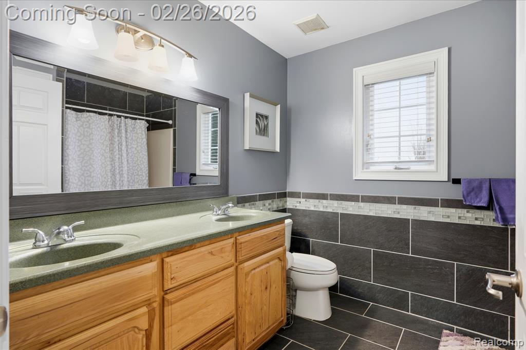 65690 North Avenue, Ray, MI, 00000