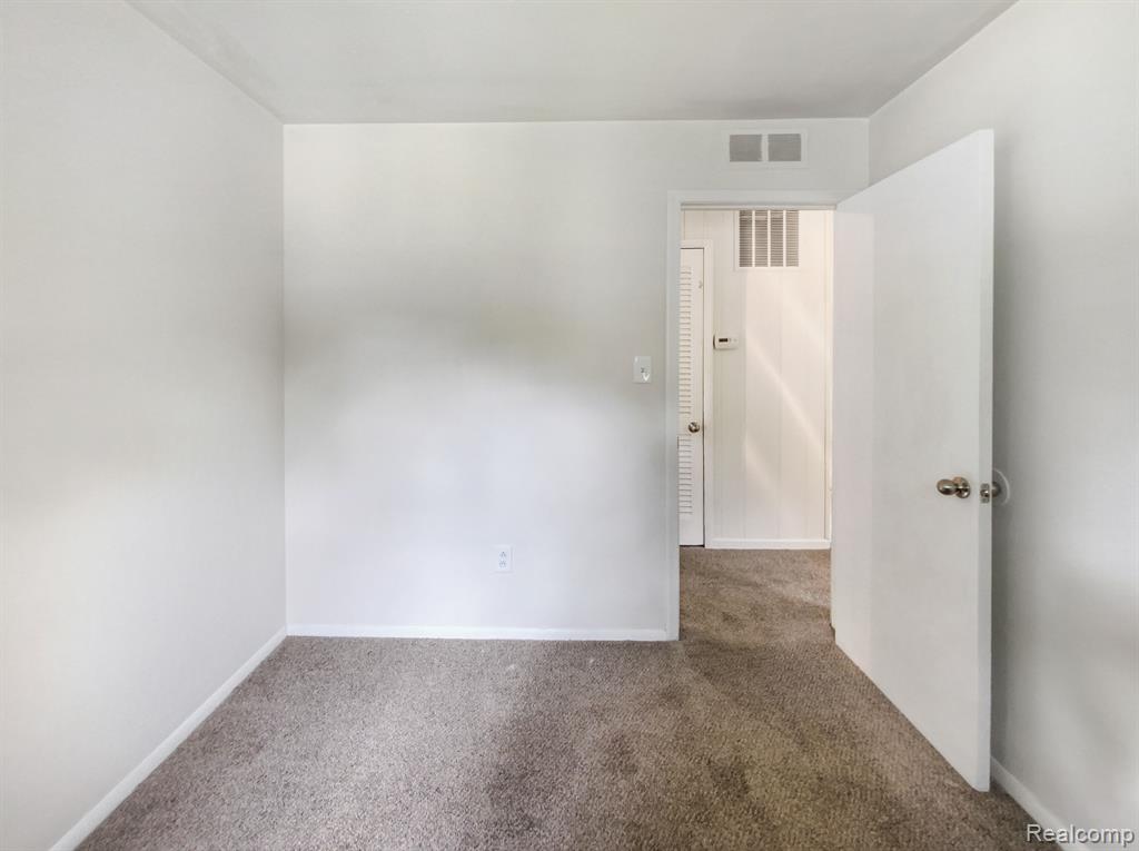 1281 CANDLEWOOD Lane, Ypsilanti, MI 48198 — Photo 8