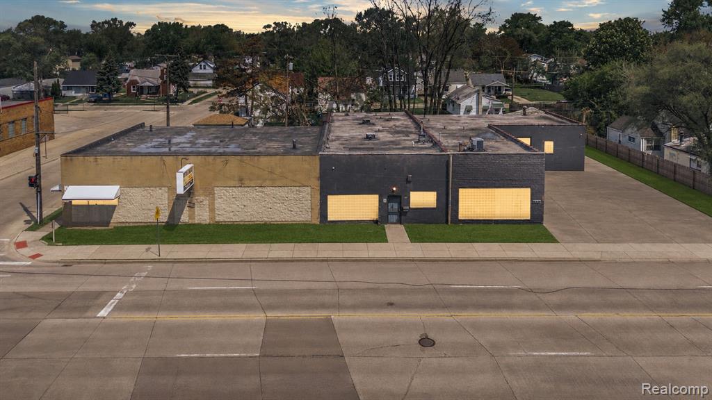 8407 E 9 Mile Road, Warren, MI 48089