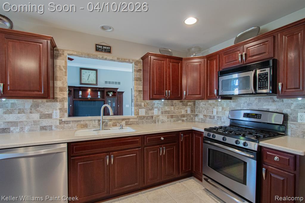 45907 Lookout Drive, Macomb, MI 48044 — Photo 17