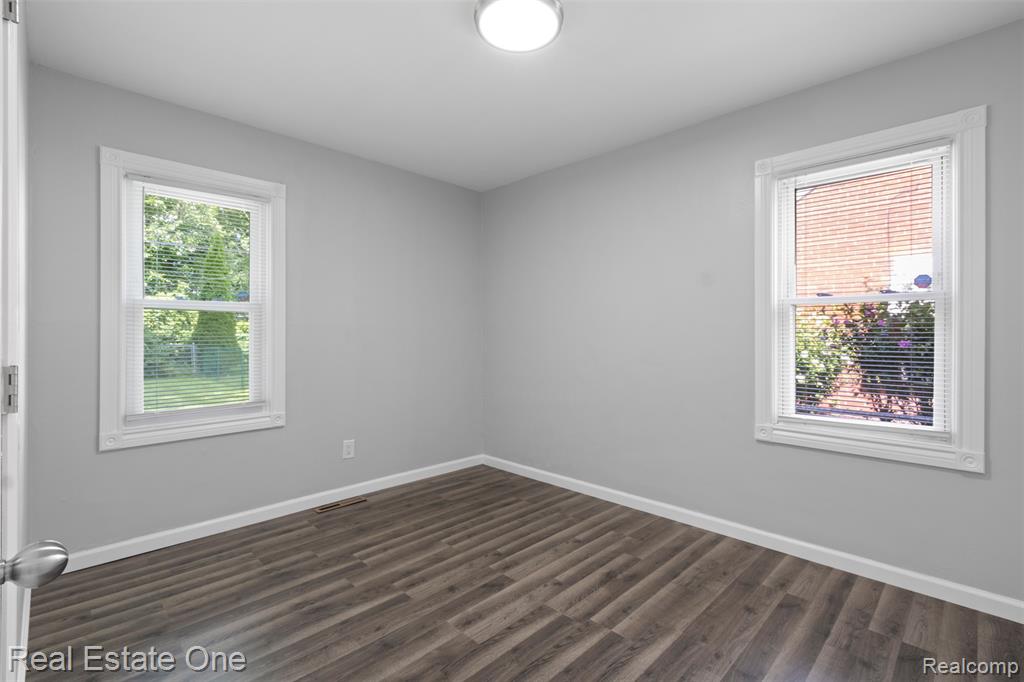 12725 RIVERVIEW, Detroit, MI 48223 — Photo 8