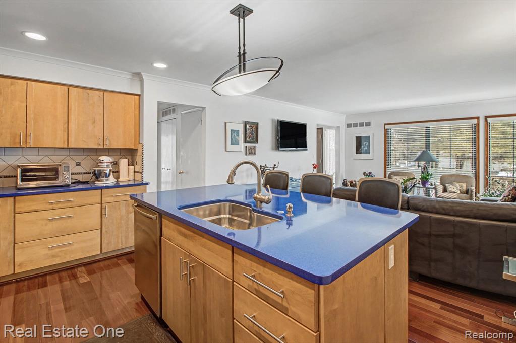 7174 Creeks Crossing, West Bloomfield, MI — Photo 9