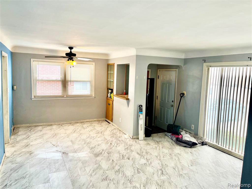 22130 Kenosha Street S, Oak Park, MI 48237 — Photo 2