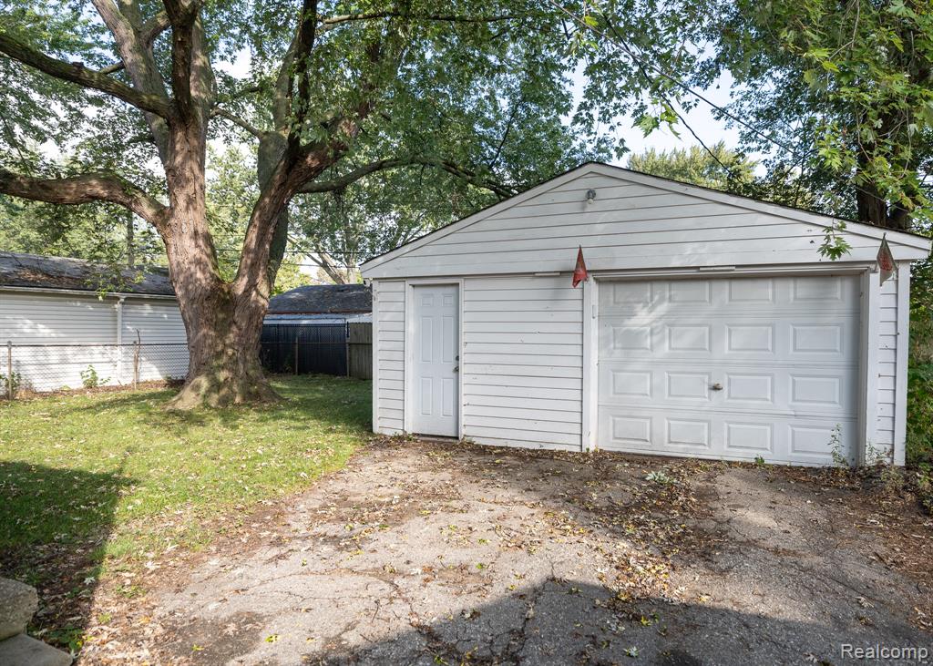 853 E Lincoln Avenue, Madison Heights, MI 48071 — Photo 27