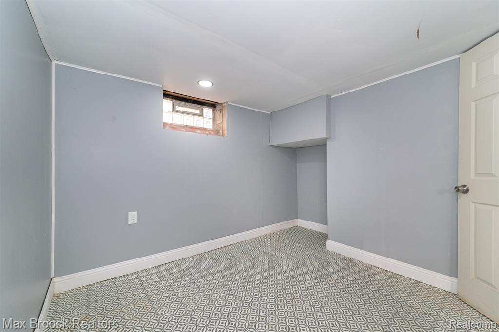 9327 Schaefer Highway, Detroit, MI 48228 — Photo 33