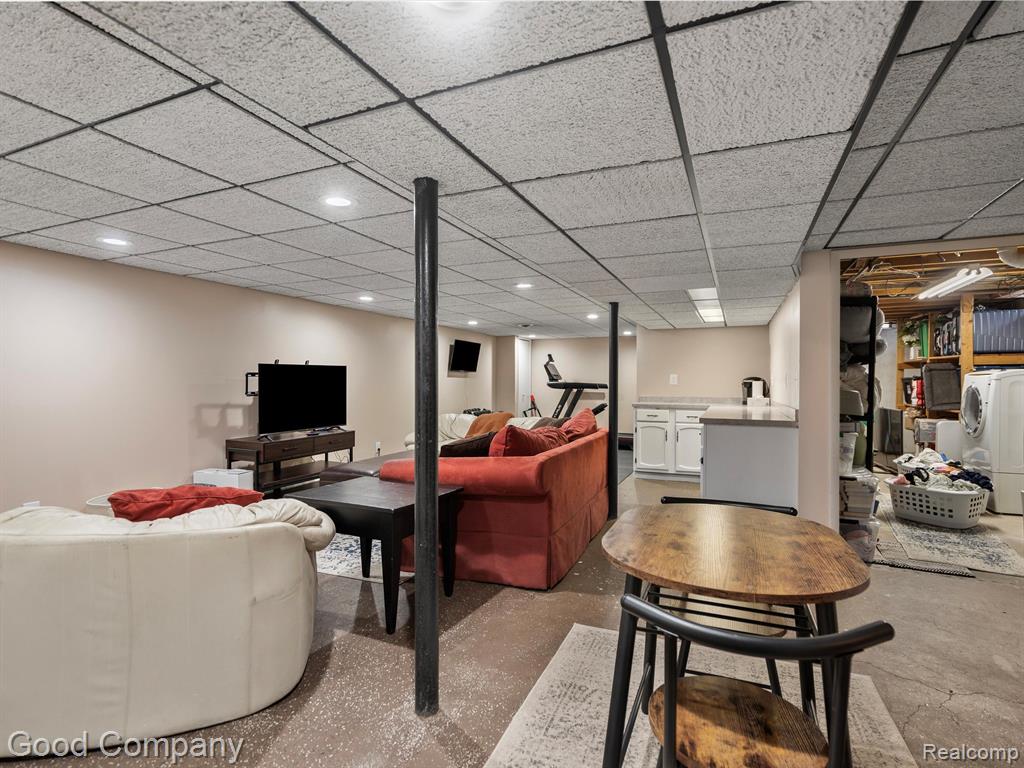 833 TANGLEWOOD Drive, Madison Heights, MI 48071 — Photo 18