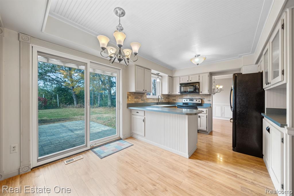 6055 PORTERIDGE Lane, Canton, MI 48187 — Photo 9