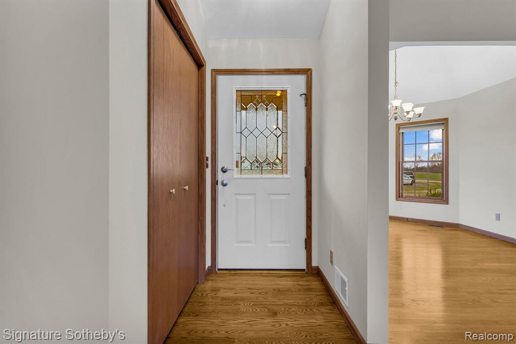 9019 HILLVIEW Lane, Jackson, MI 49201 — Photo 33