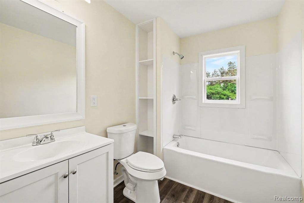 1093 W Maple Avenue, Burton, MI 48507 — Photo 13