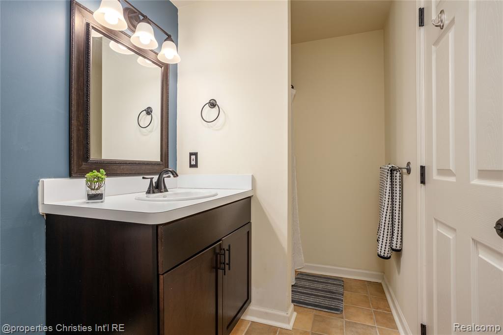47320 Autumn Park Court, Novi, MI — Photo 41