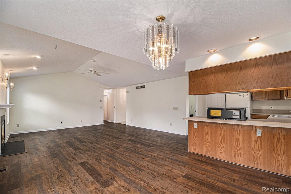 45 N HOSPITAL Road, Waterford, MI 48327 — Photo 9