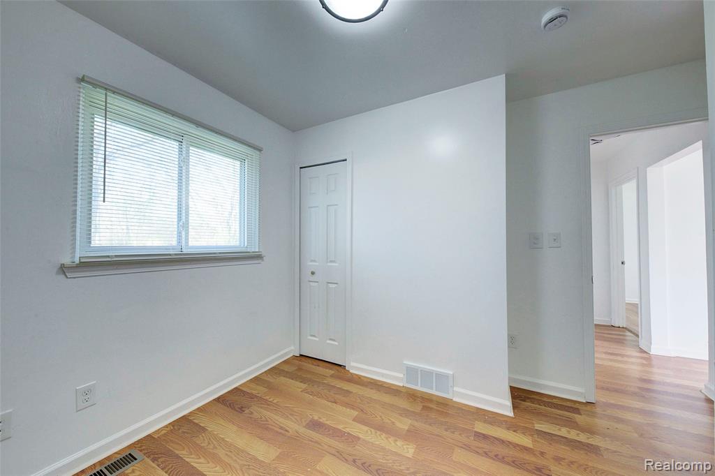 35030 Michelle Drive, Romulus, MI 48174 — Photo 28
