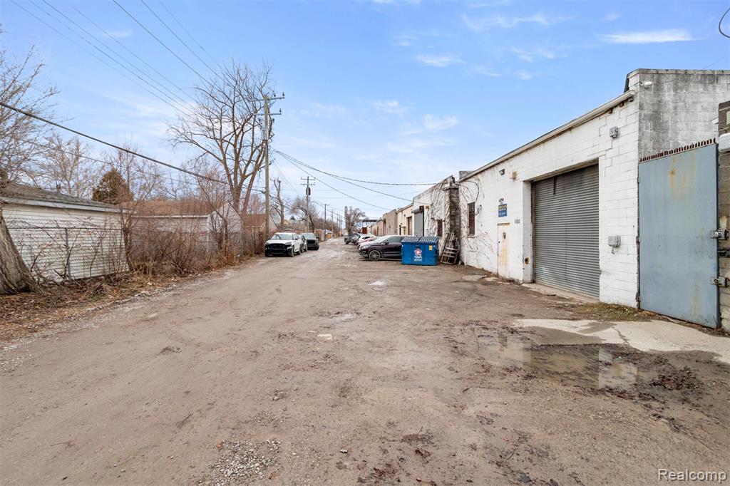 6870 E Davison Street, Hamtramck, MI 48212 — Photo 9