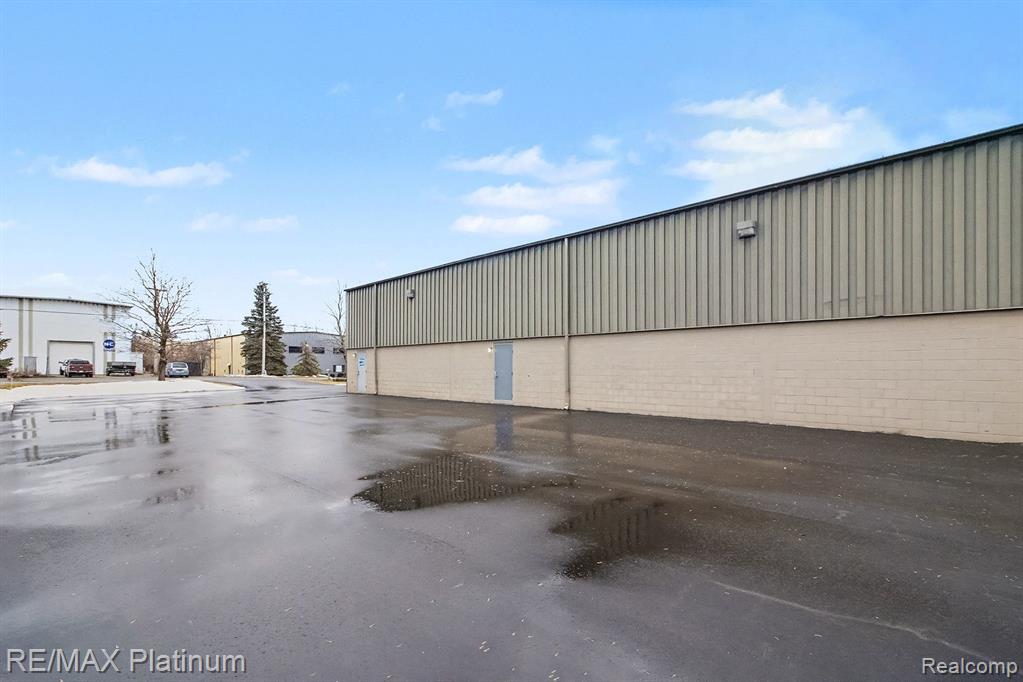 1200 HOLDEN AVENUE, Milford, MI, 48381