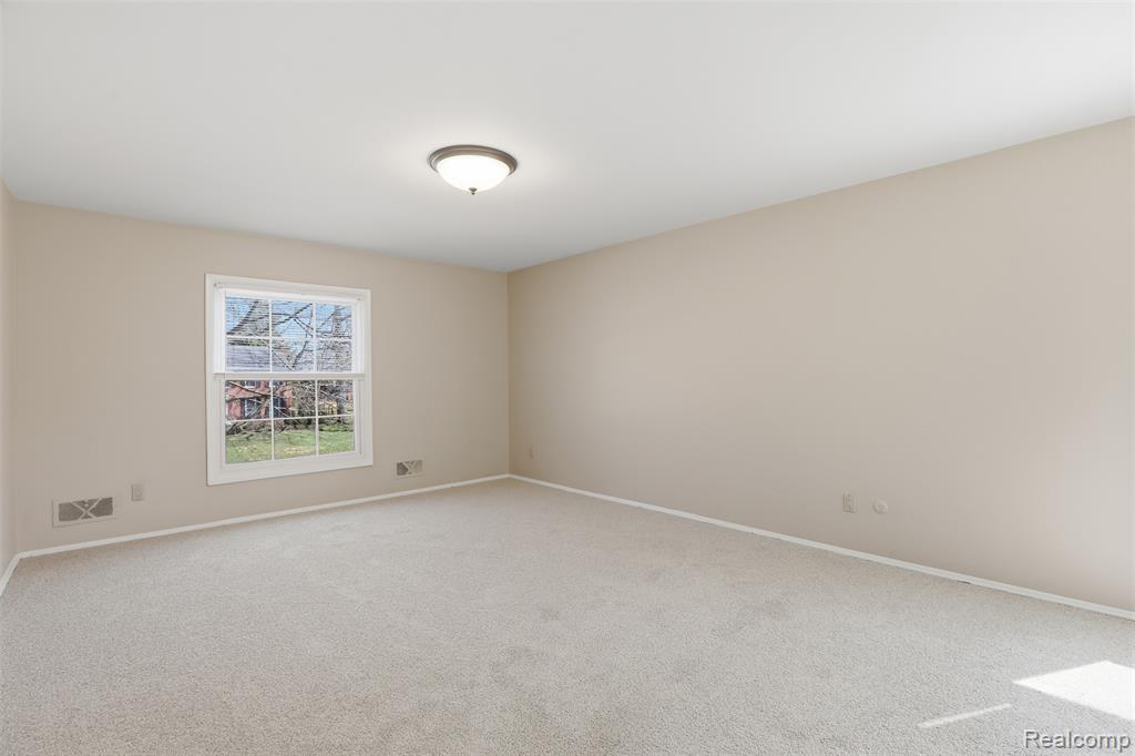 5972 Barnstable Court, West Bloomfield, MI — Photo 34