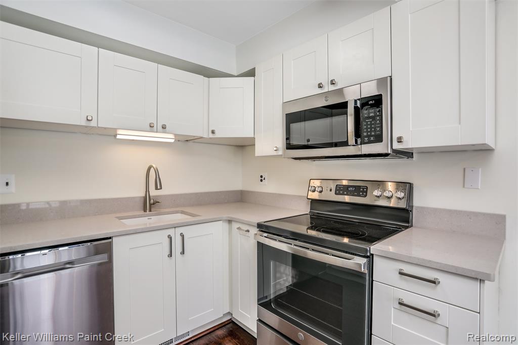 4952 Cara Court, Royal Oak, MI 48073 — Photo 7