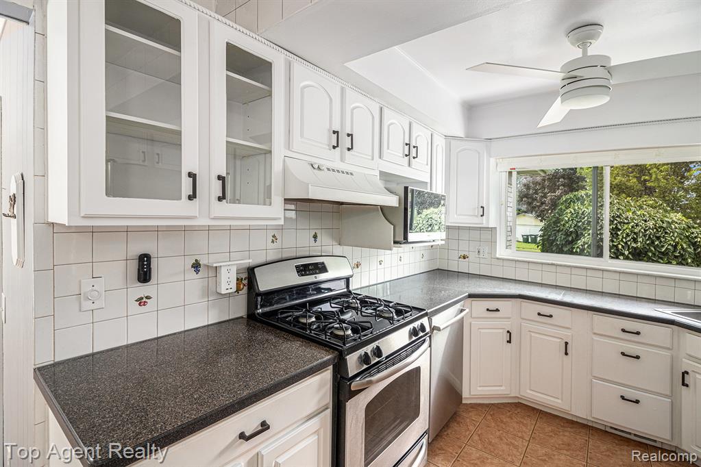 43954 McLean Drive, Sterling Heights, MI 48313 — Photo 9