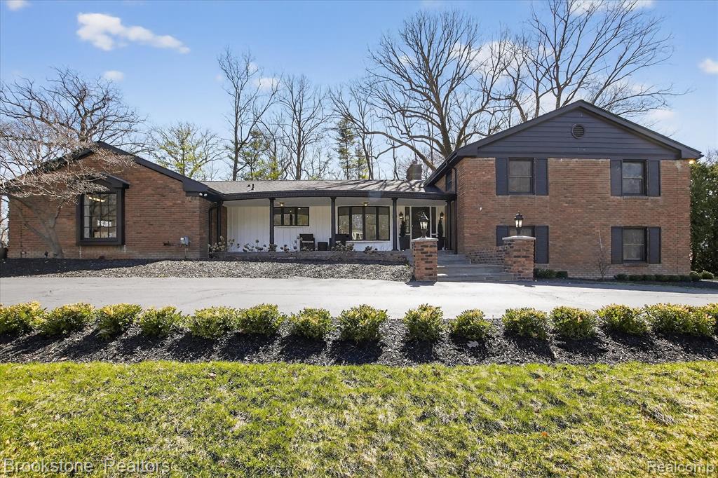 754 N Valley Chase Road, Bloomfield Hills, MI 48304 — front exterior