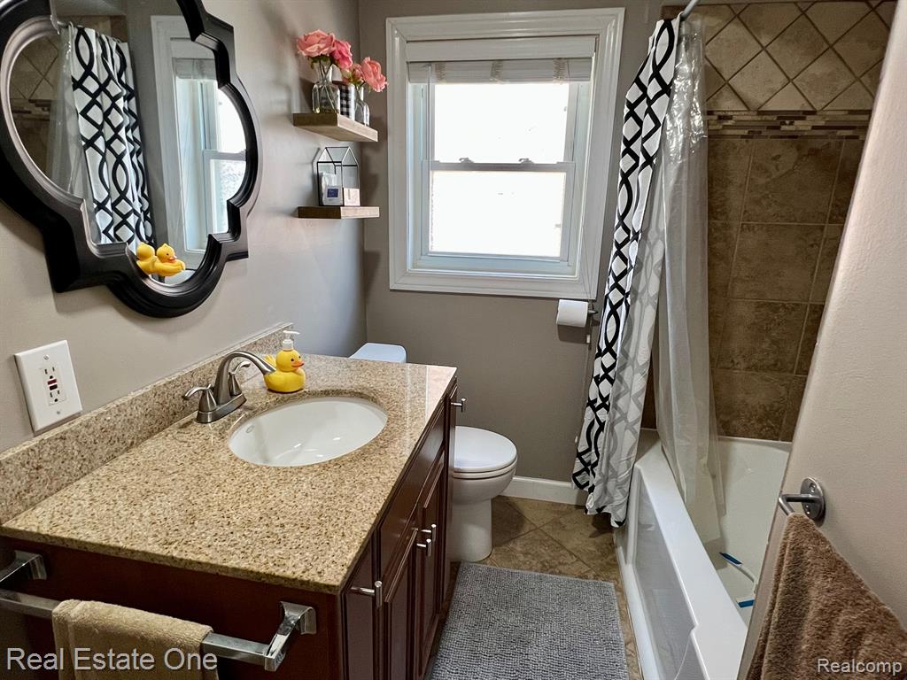 530 N LAFAYETTE Street, Dearborn, MI 48128 — Photo 17