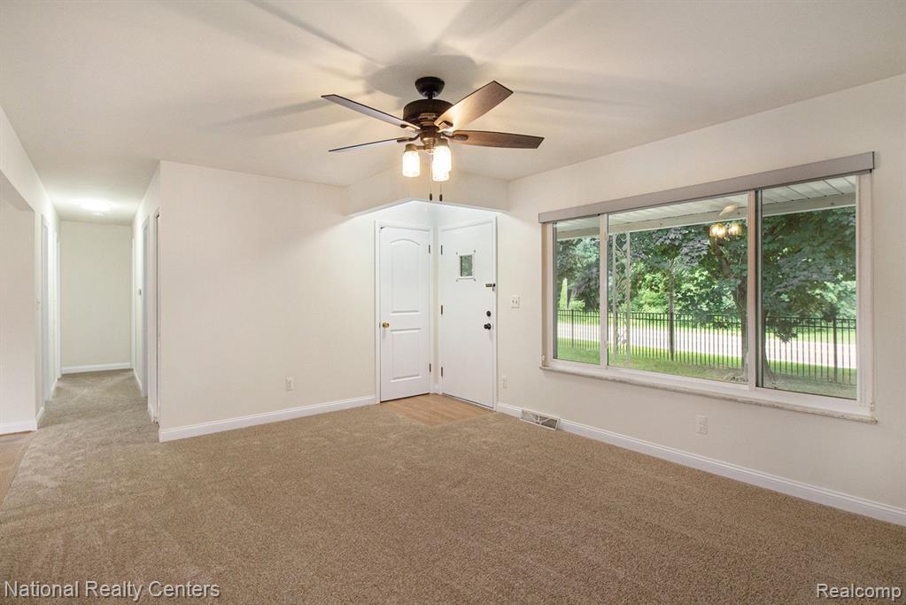 630 W LAKE Street, South Lyon, MI 48178 — Photo 4