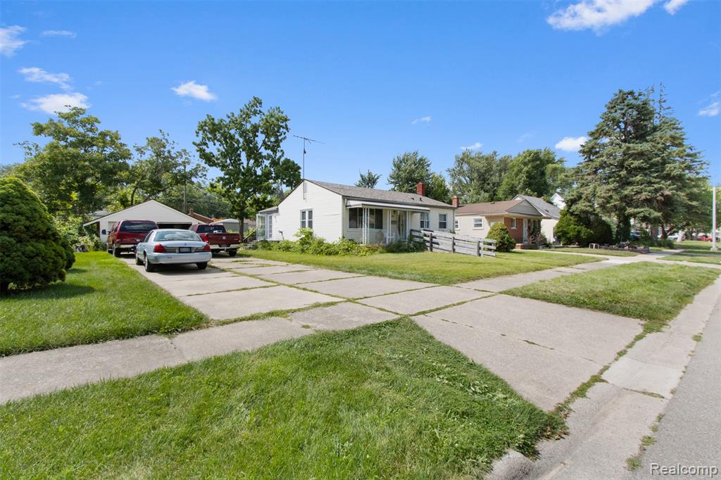 9077 Hugh Street, Livonia, MI 48150 — Photo 14