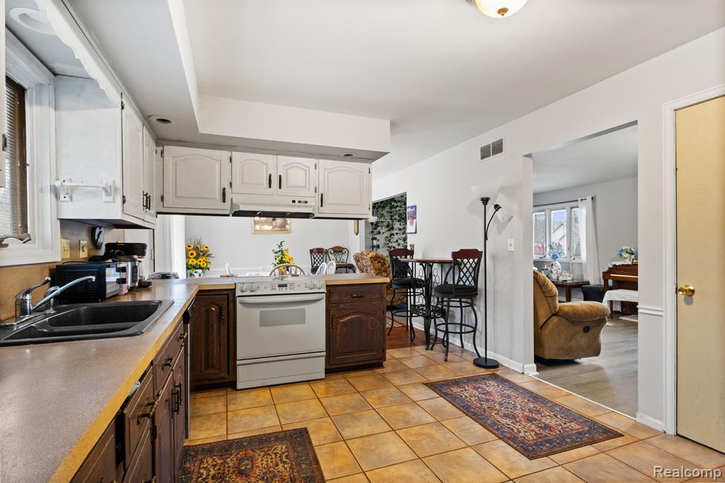 8765 JOANN Drive, Newport, MI 48166 — Photo 9