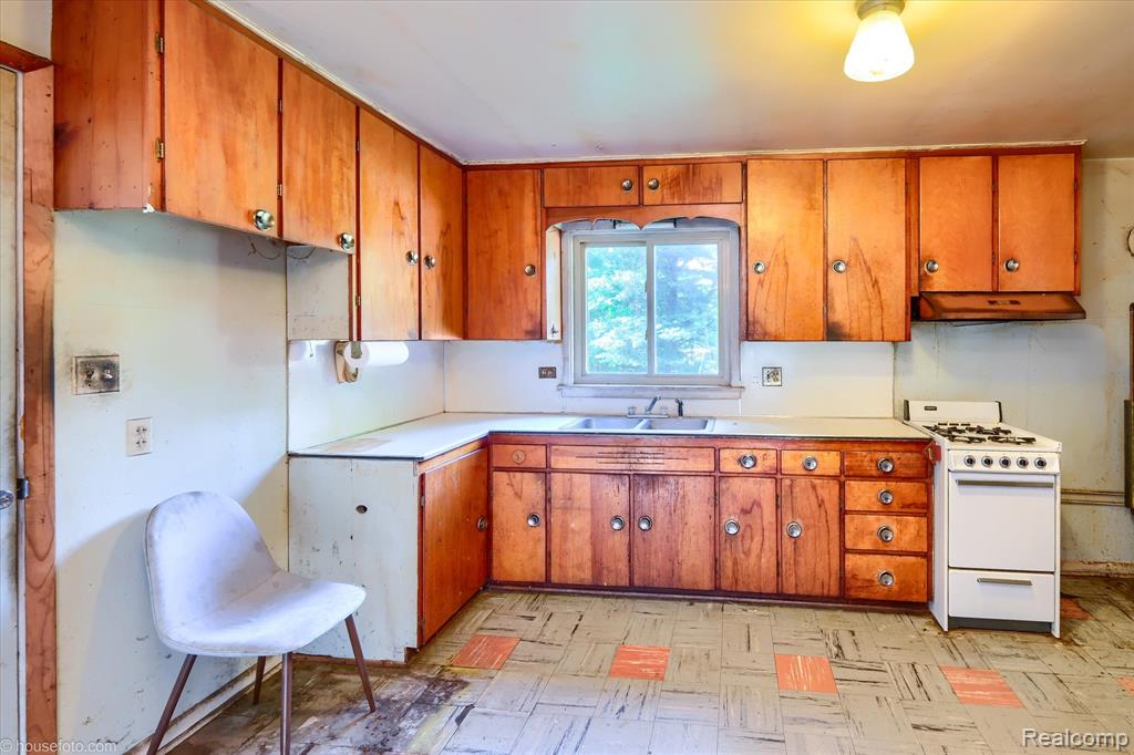 4425 West Street, Leonard, MI 48367 — Photo 11