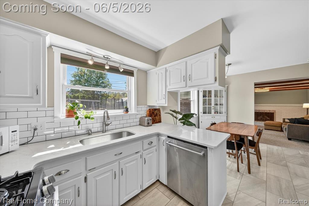31302 Saratoga Avenue, Warren, MI 48093 — Photo 14